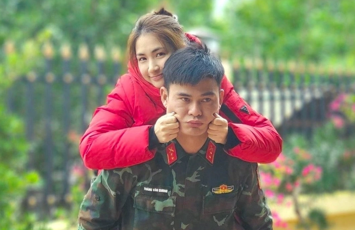 Hòa Minzy khoe cờ nhíp nh:ạy cả:m với Văn Cương: Bị chư:ởi quá tr:ời, chị nên tém tém lại đi.