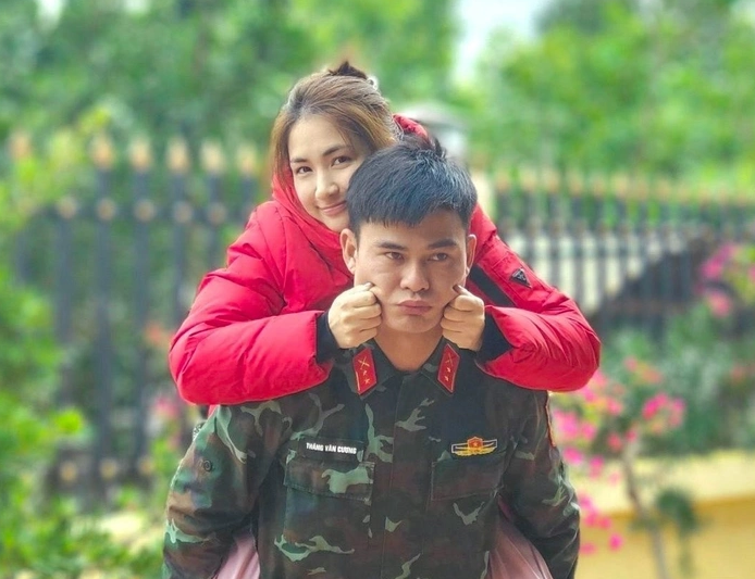 Hòa Minzy khoe cờ nhíp nh:ạy cả:m với Văn Cương: Bị chư:ởi quá tr:ời, chị nên tém tém lại đi.