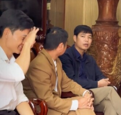 Thật khó hiểu với Đại úy Văn Cương: “Qua nhà gái hỏi cưới nhưng rất rụt rè, không còn mạnh mẽ như trước nữa”