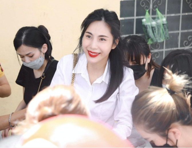 Thủy Tiên sau 6 năm ồn ào từ thiện : Cuộc sống hiện tại khiến nhiều người bất ngờ?