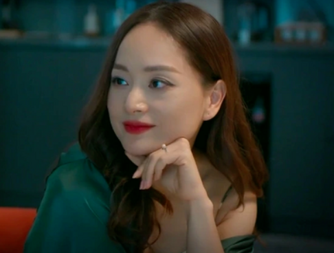 Cho:áng ngợp với trình độ học vấn của Lan Phương: Đỗ tận 2 trường Đại học, nói được 4 thứ tiếng, ai cũng khâm phục.