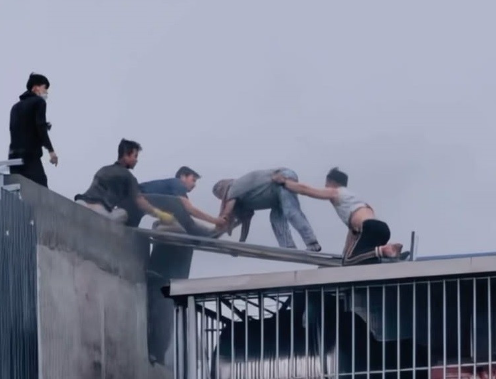 Người đàn ông kể giây phút bắc thang cứu 7 người trong vụ cháy ở Hà Nội: “Lúc đó tôi chỉ nghĩ tới việc cứu người mà thôi”