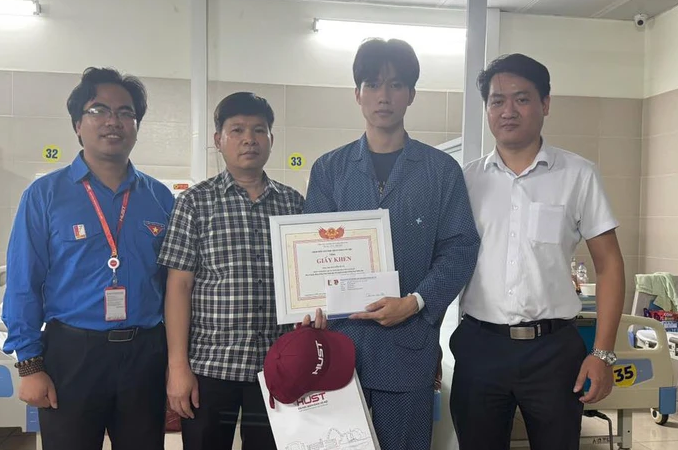 Rõ trình độ học của nam sinh cứu người cháy nhà ở Hà Nội: Luôn nằm trong tóp đầu lớp, học cực giỏi khiến ai cũng nể.