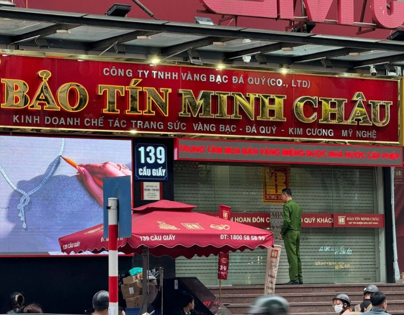 Công an xuất hiện tại 3 cửa hàng Bảo Tín Minh Châu: Doanh nghiệp lên tiếng đính chính ngay, chuyện gì thế này?