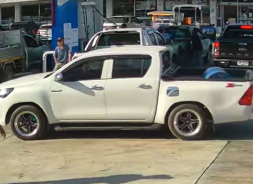 Xăng tăng, tài xế xe bán tải đổ 100 lít dầu tại trạm xăng rồi rời đi: Chủ cửa hàng bức xúc lên tiếng.