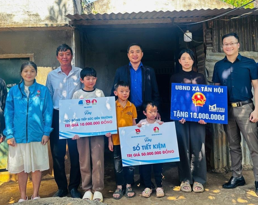 Bé gái 16 tuổi chăm sóc 3 em nhỏ lên tiếng nói hết sự thật về việc mẹ ruột quay trở về: Hóa ra là chúng ta đã nhầm to.