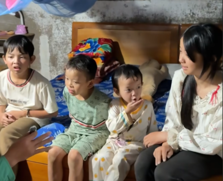 Rõ lý do mẹ ruột bỏ bé gái 16 tuổi cùng với 3 em thơ: Vì điều này, không ai muốn cả, cũng cảm thông cho họ.