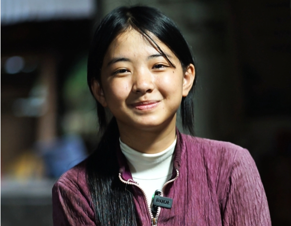 Không ngờ luôn, bé gái 16 tuổi đã được người dân quyên góp lên con số 4,5 tỷ đồng: Từ giờ em hết phải lo nữa rồi.