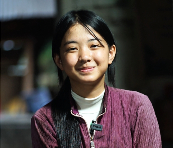 Không ngờ luôn, bé gái 16 tuổi đã được người dân quyên góp lên con số 4,5 tỷ đồng: Từ giờ em hết phải lo nữa rồi.