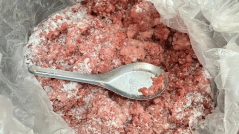 Phụ huynh chủ động mang mẫu th::ịt lợ::n của trường đi xét nghiệm nhận kết quả khá bất ngờ: Đang rần rần trên MXH lắm luôn.