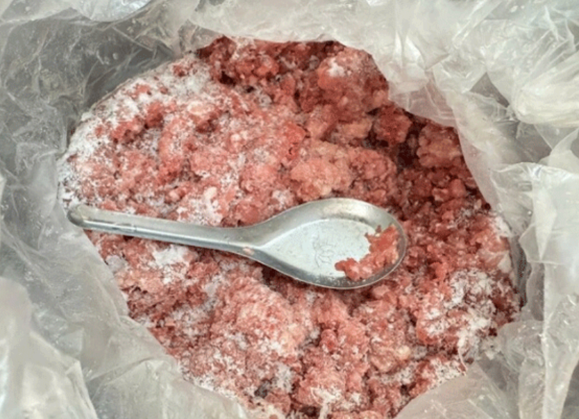 Phụ huynh chủ động mang mẫu th::ịt lợ::n của trường đi xét nghiệm nhận kết quả khá bất ngờ: Đang rần rần trên MXH lắm luôn.