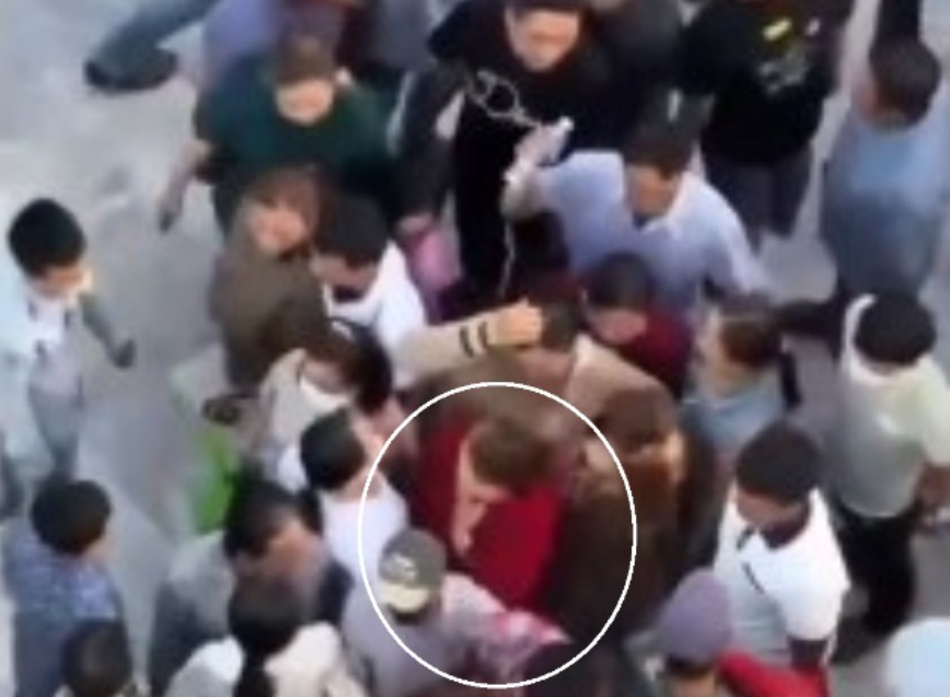 Đã b:ắ::t thêm 7 người vụ cư::ớ:p gi:ật vàng tại Liên Hoa Bảo Tháp, rõ đường dây dàn cảnh móc túi lộ phương thức hoạt động: Tinh vi quá luôn.