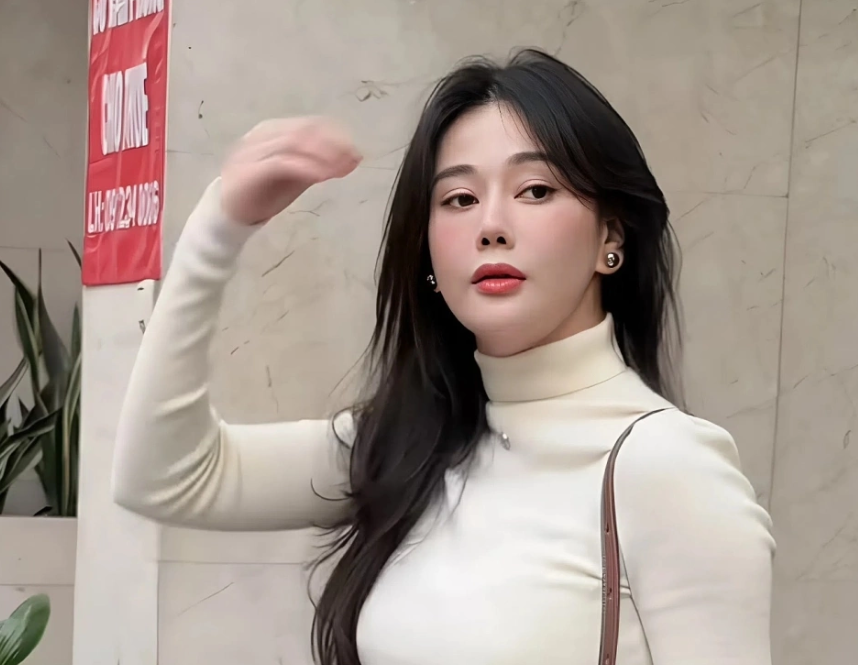 Phương Oanh l:ộ diện với diện m:ạo cực mới: Xinh đẹp hơn, cuốn hút nhiều sau khi biết chồng thêm nhiều t:ội danh.