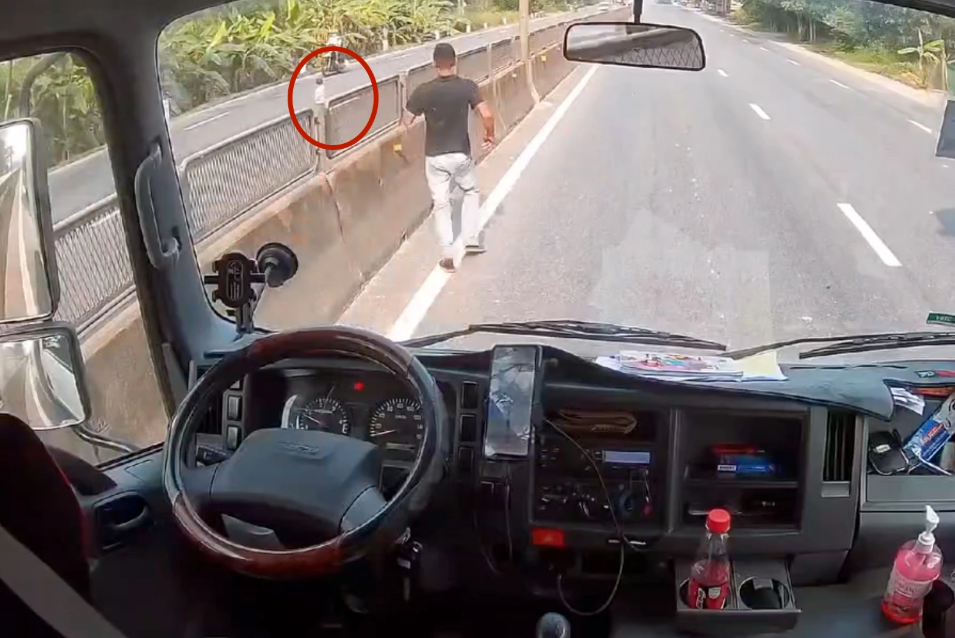 Rõ khoảnh khắc tài xế xe tải cứu bé gái 2 tuổi giữa quốc lộ: Hành động xứng đáng triệu tym.