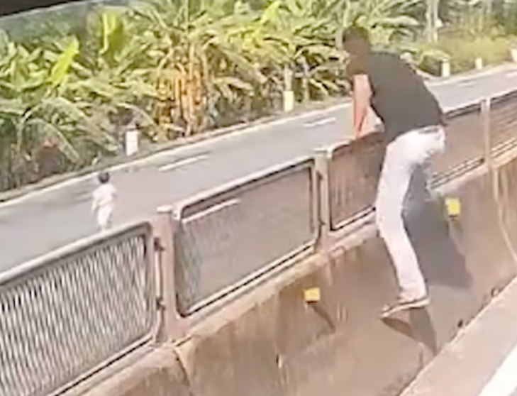 Gia đình bé gái vụ tài xế lao ra cứu giữa quốc lộ: Nói 1 câu không ngờ luôn đó.