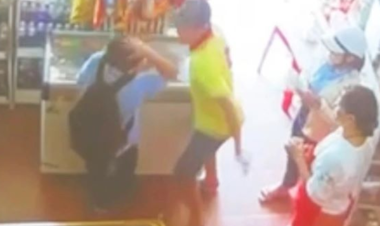 Nam sinh lớp 7 ở Huế bị chủ quán tạp hóa đ::á:nh tới tấp vì không đủ tiền mua kem: Gia đình n::ạn nh:ân phải lên tiếng