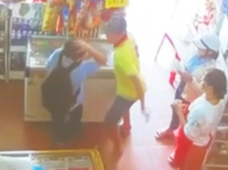 Nam sinh lớp 7 ở Huế bị chủ quán tạp hóa đ::á:nh tới tấp vì không đủ tiền mua kem: Gia đình n::ạn nh:ân phải lên tiếng