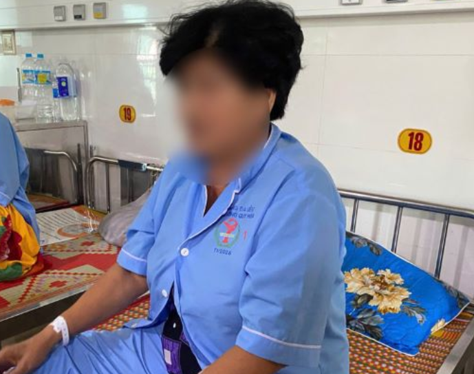 Vụ người phụ nữ bị đ:ánh ở quán ăn vỉa hè: Con trai nạn nhân cũng bị hà::nh h:ung, quá bức xúc.