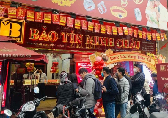 Bảo Tín Minh Châu lên tiếng chuyện khách ồ ạt đến b:án vàng: Cửa hàng lại đưa ‘giấy hẹn trả tiền’, không thể hiểu nổi.