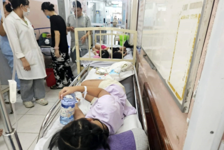 Rõ tình trạng sức khỏe loạt học sinh trường tiểu học TPHCM nghi ng:ộ đ::ộ:c: Trường phải tạm dừng bán trú.