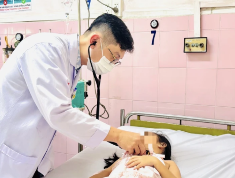 Vụ học sinh TP HCM nghi ng::ộ đ::ộ:c thực phẩm: Số trẻ nhập viện điều trị vẫn tiếp tục tăng, bức xúc thật sự