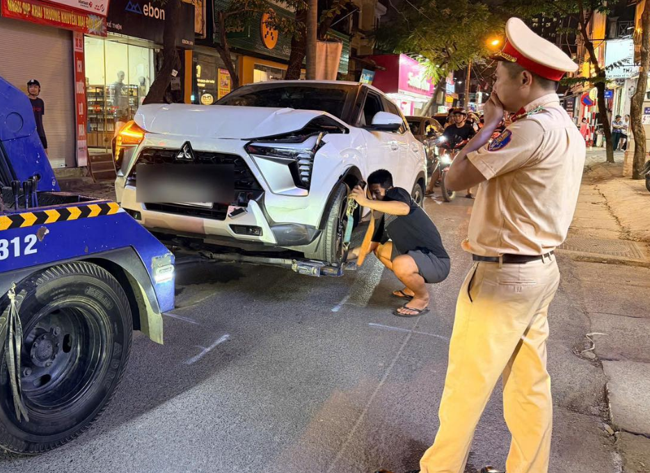 Vụ cô gái có biểu hiện lạ gây t:ai n:ạn liên hoàn ở Hà Nội: Đã rõ kết quả đo nồng độ cồn và m:a::i th:ú:y của nữ tài xế.