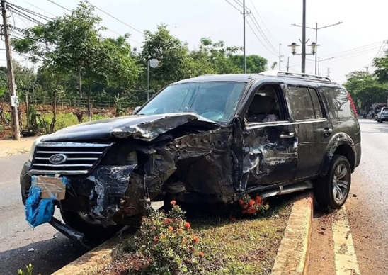 Rõ lời khai của 2 thanh niên trộm xe ô tô, dù rằng chưa có bằng lái: Gây t:ai nạ:n, sợ quá nên trèo lên cây trốn.