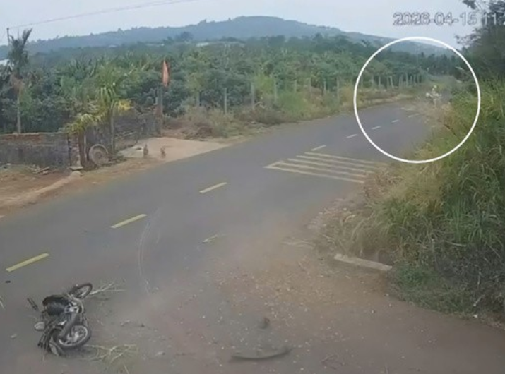 Điều tra cờ nhíp nam sinh Đắk Lắk bị t:ai n:ạn, xe đi sau lạnh lùng ‘quay đầu’.