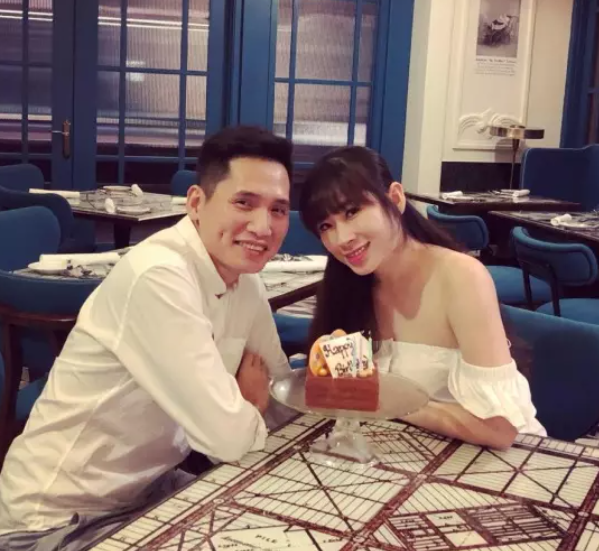 Rõ chân dung bà xã giỏi giang, xinh đẹp của BTV Quốc Khánh: Không phải dạng vừa đâu đấy nhé!