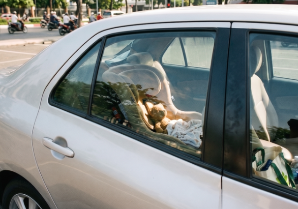 Luật sư nói rõ vụ bé gái t:uvo*g sau hơn 5 tiếng bị bỏ quên trên ô tô: Phân tích cạn kẽ sự việc.