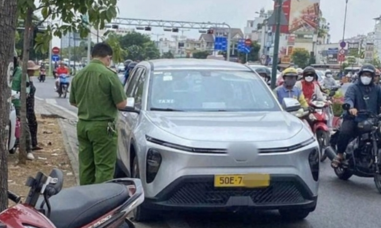 Rõ nguyên nhân tài xế taxi bất ngờ t:uvo*g sau cuộc gọi điện cho người thân tại đại lộ TP.HCM: Không ngờ thật.