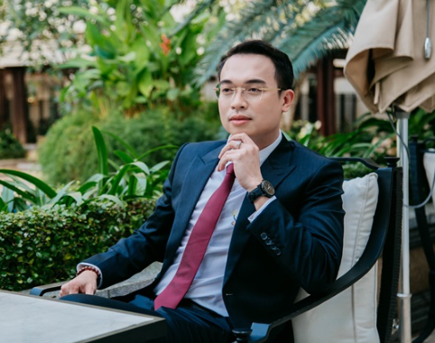 Rõ chân dung bác sĩ đã tố nam ca sĩ Trung Quân idol: Gia thế không phải dạng vừa.