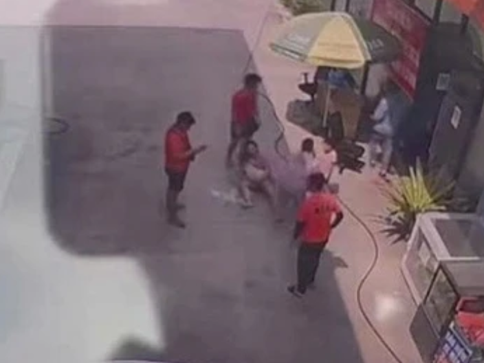 Rõ lời khai vụ bé gái 2 tuổi bị ô tô c::á:n khi nằm chơi ở cây xăng: Sợ thật sự.