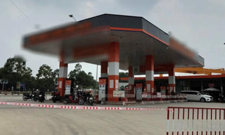 Công an TP HCM thông tin n:ó:ng lý do bé gái 2 tuổi bị ôtô c:á:n tuvo*g trong khu vực cây xăng.