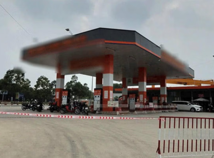 Công an TP HCM thông tin n:ó:ng lý do bé gái 2 tuổi bị ôtô c:á:n tuvo*g trong khu vực cây xăng.