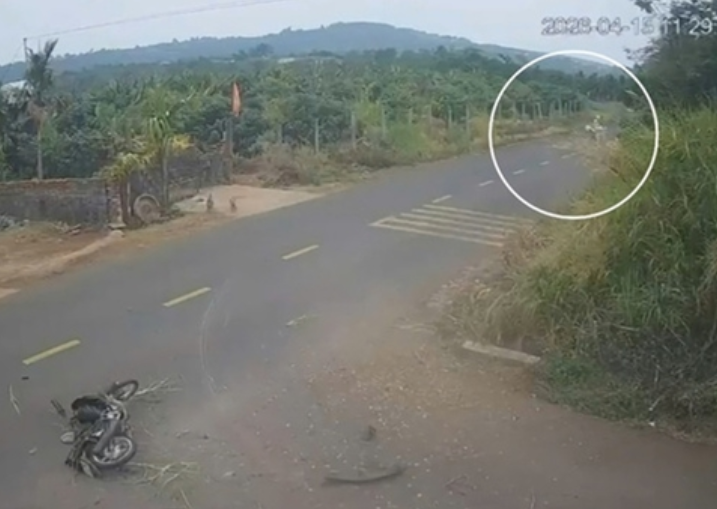 Rõ lý do khởi tố nguyên Thiếu tá CSGT vụ nam sinh lớp 12 Đắk Lắk t:uvo*g.