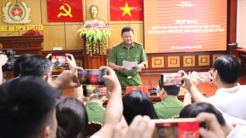 Tước danh hiệu Công an nhân dân Thiếu tá CSGT liên quan vụ nam sinh t:uvo*g.