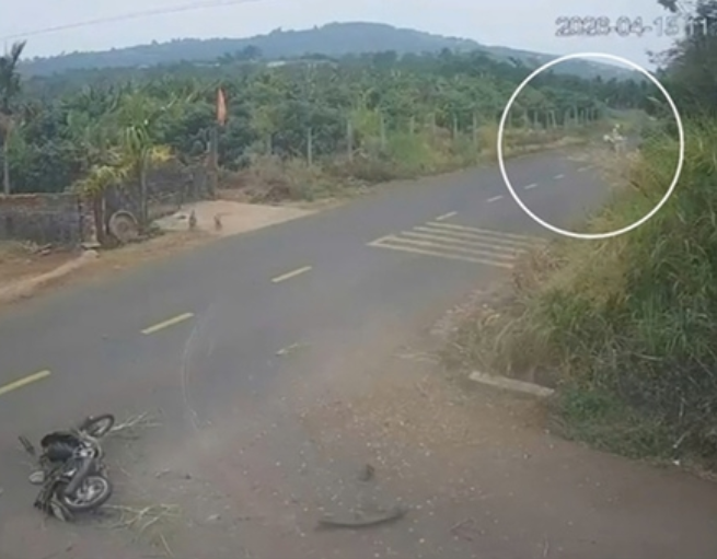 Thêm góc camera khác vụ nam sinh Đắk Lắk bị t:ai n:ạn t:uvo*g.