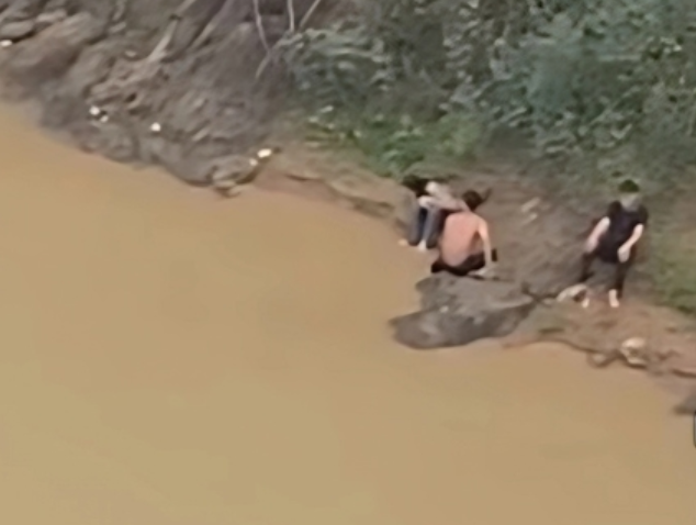 Nữ sinh cấp 3 Nghệ An làm điều d:ại d:ột may mắn được cứu: Rõ danh tính 2 người hùng.