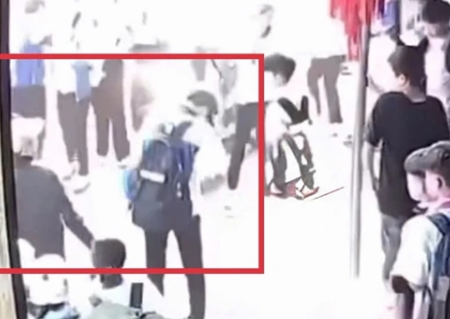 Bức xúc vụ nam sinh lớp 8 ở Đắk Lắk bị x:ịt hơi c:ay trước cổng trường: Rõ lý do, không ngờ thật.