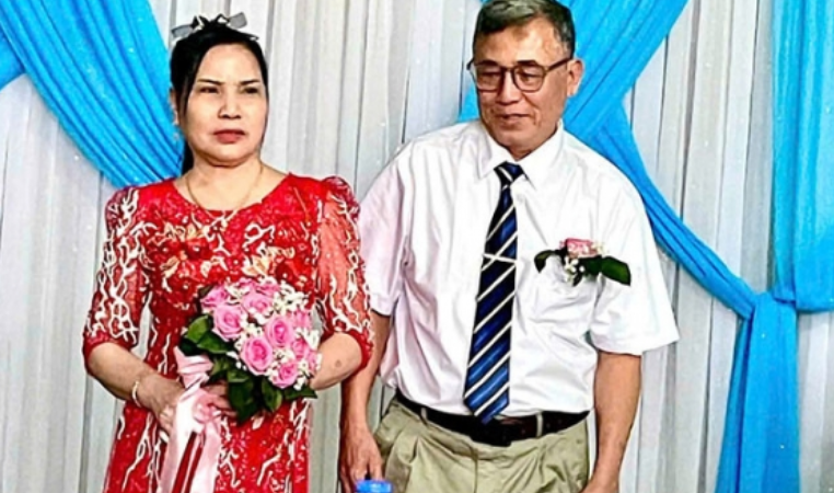 Đám cưới đặc biệt của chú rể 71 tuổi, cô dâu 66 tuổi ở Lào Cai, 11 người con tưng bừng mở cỗ ăn mừng.